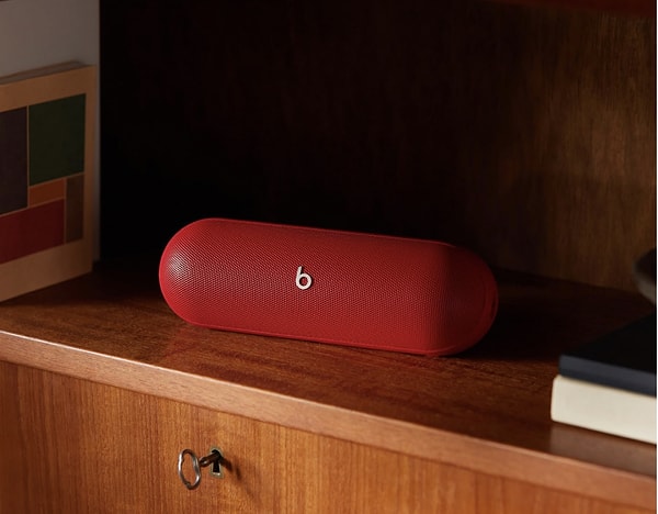 4. Beats Pill - Kablosuz Bluetooth Hoparlör ve Taşınabilir Şarj Aleti