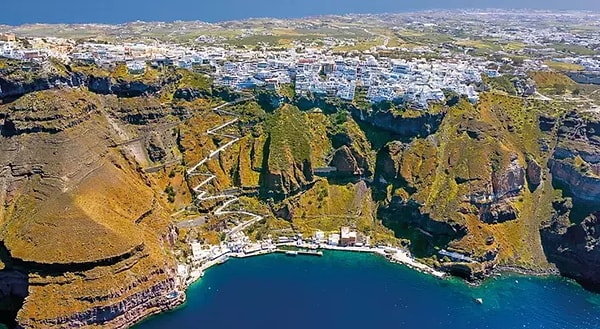 Son günlerde tektonik hareketlilik bakımından Asan'ın belirttiği gibi yakın gözleme alınan bir ada var. Yunanistan sınırlarındaki Santorini Adası gözlem altına alındı.