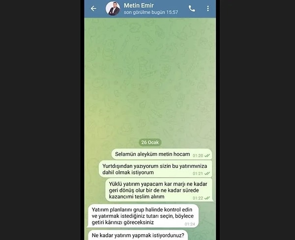 Telegram sayfası kurarak kendisini Bitcoin yorumcusu ve yatırımcı olarak tanıtan Emir, insanları türlü bahanelerle kandırıp birikimlerini ellerinden aldı. Öte yandan, mağdurlara küfür ve hakaretlerde de bulunan Emir hakkında farklı şehirlerden yüzlerce kişi savcılığa giderek şikayette bulundu.