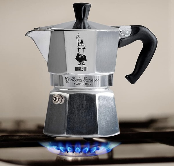 7. Bialetti Moka Express Espresso Cezvesi, 6 Kişilik