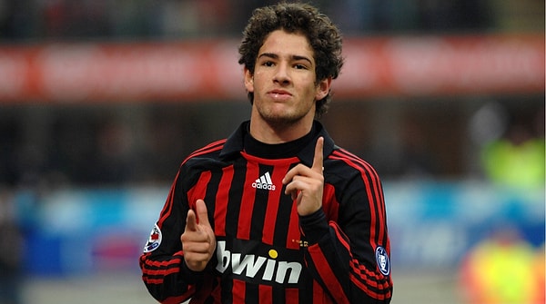 11 - Alexander Pato