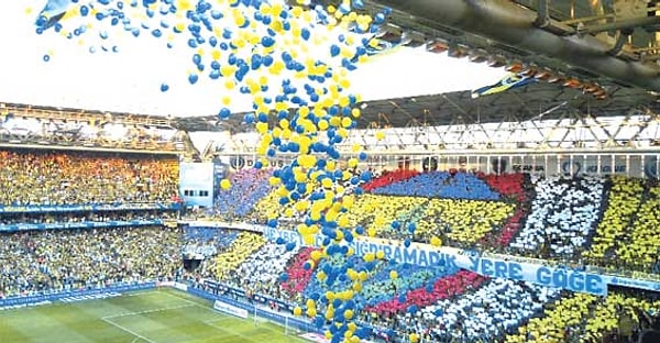 Fenerbahçe bugün evinde Çaykur Rizespor'u ağırladı. Taraftar da bu maça yoğun bir ilgi gösterdi.