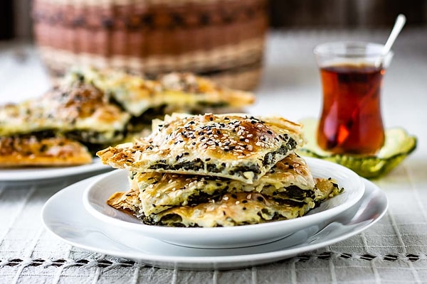 Ispanaklı Limonlu Börek ve Mini Elmalı Turtalar