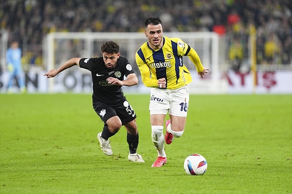 Fenerbahçe, son dakikalarda attığı golle Rizespor'u 3-2 yenerken hakem Burak Pakkan'a tepkiler vardı. Galatasaray da maçın ardından açıklama yayınladı.