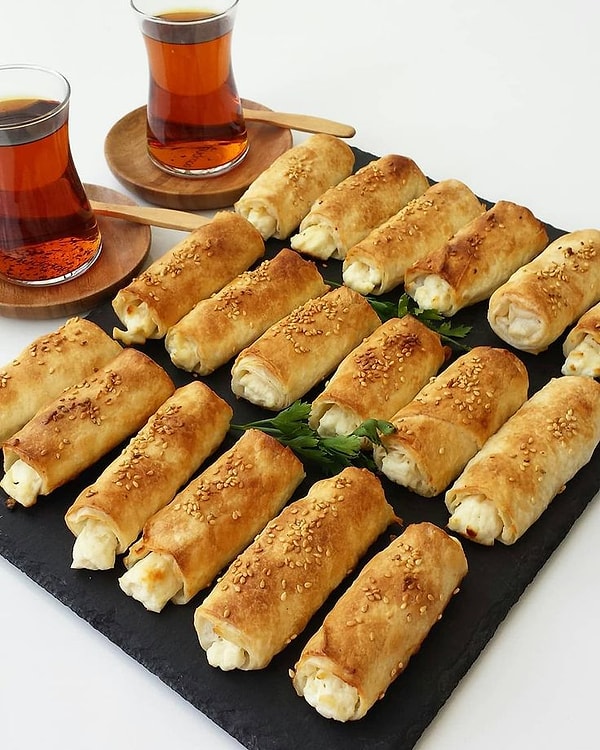 10. Peynirli Mini Börek & Cevizli Tarçınlı Elma Dilimleri