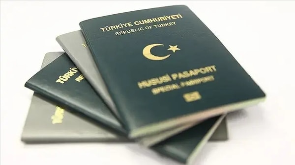 Vatandaşların çözümü ise yeşil pasaport oldu. Yeşil pasaportla vize engelini aşmak isteyen vatandaşlar başvuru sınırlarını zorluyor.