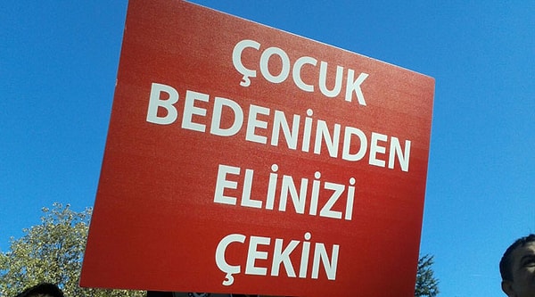 Sapığın tek oğlu Y.T ise özel bir çocuk olduğunu, zihinsel engeli bulunduğunu, ancak buna rağmen kendini ifade edebildiğini söyleyerek babası ile ilgili ifade verdi.