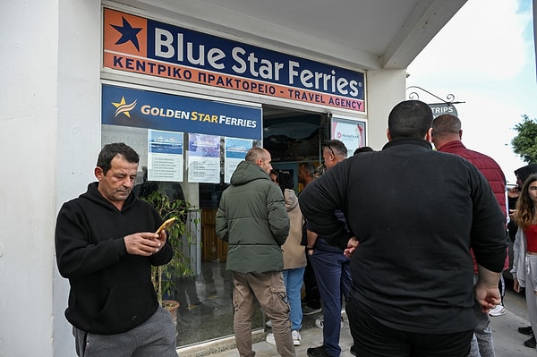 Feribot şirketleri, adadan ayrılanların sayısında artış olduğunu açıkladı. Ayrıca ek uçak seferleri de konmuş durumda.