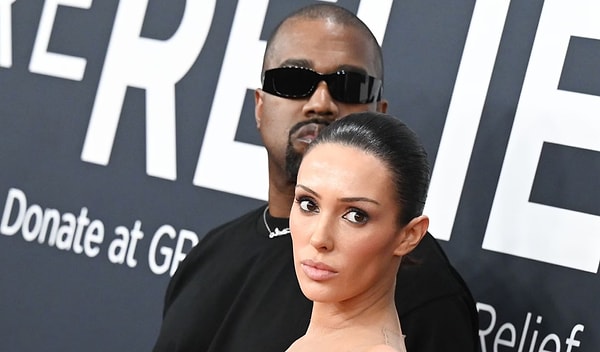 Grammy’nin en çok konuşulan anına imza atan Kanye ve Bianca, sessizliklerini koruyor. Peki bu hareket tamamen planlı bir şov muydu, yoksa Kanye’nin üzerindeki tartışmaları artıran bir manipülasyon muydu?