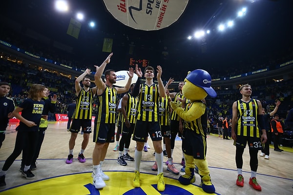 Euroleague ve Süper Lig'de şampiyonluk kovalayan Fenerabahçe Beko, beş numara transferini resmen açıkladı.