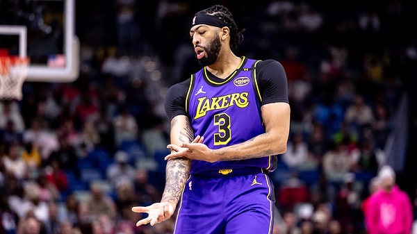 Los Angeles Lakers, yıldız savunmacısı Anthony Davis'i Dallas Mavericks'e göndererek sayı kralı Luka Doncic'i kadrosuna kattı. Transfer, tüm gündemi değiştirdi.