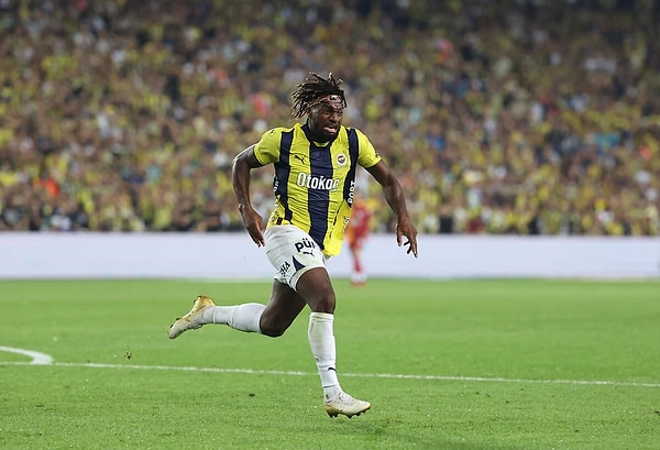 Allan Saint-Maximin'in Napoli'ye transferi an meselesi gibi görünüyordu ancak Napoli, Okafor'u transfer etti ve Maximin kaldı.