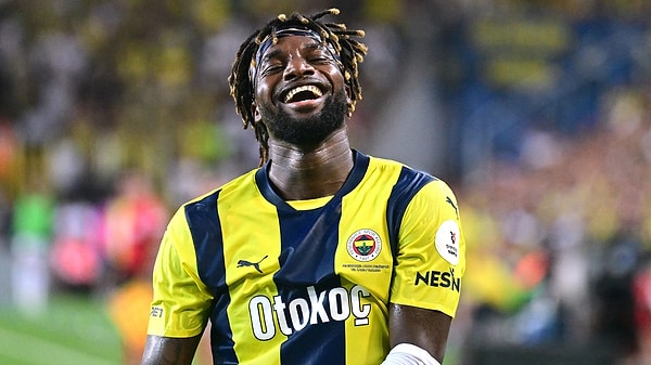 Allan Saint-Maximin gece yarısın Instagram paylaşımı ile mesajlar verdi. Maximin, "Çok teşekkür ederim. Tüm mesajlarınızı okudum, sadece teşekkür ederim, çocuklar. Desteğinizi asla unutmayacağım. Bir şeyi bilin ve bunlar sadece kelimeler değil! Ben de sizi seviyorum." dedi.