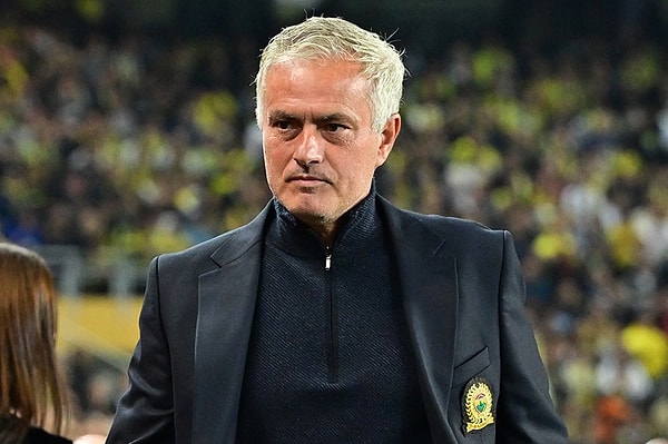 Maç önü ve maç sonu yorumlarıyla gündem olmayı başaran Mourinho bu kez rakiplerinin maçıyla ilgili paylaşım yaptı.