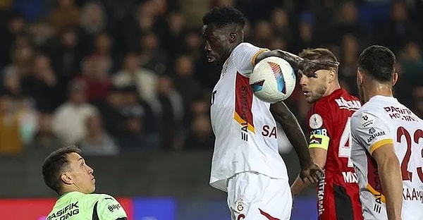 Davinson Sanchez'in eline çarpan topla ilgili tartışmalara sürerken Jose Mourinho'dan bol imalı bir cevap gelmişti.