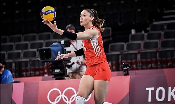 Haberde "Kulübü VakıfBank ile henüz anlaşma sağlayamayan Zehra Güneş’in transferde rotasını Fenerbahçe’ye doğru çevirdiği öğrenildi." ifadesine yer verildi.