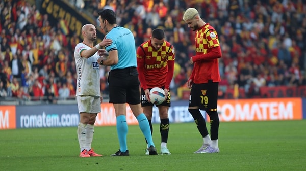 Maçı yöneten isim, son olarak 28 Ekim 2024'te oynanan Galatasaray - Beşiktaş mücadelesinde görev alan Arda Kardeşler'di.