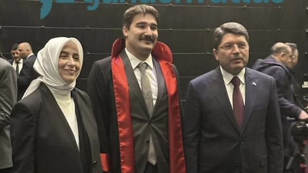 AK Parti Grup Başkanvekili Özlem Zengin’in yeğeni Mehmet Arif Dağhan’ın ataması yapılanlar arasında yer aldığı ortaya çıktı.