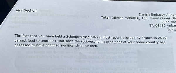 Başvuru sahibinin 2019'da Fransa tarafından verilen bir Schengen vizesi olduğunu da belirtelim.