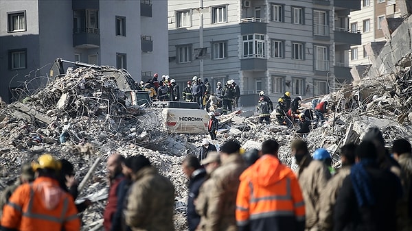 Deprem nedeniyle savcılık tarafından 1397 tane iddianame hazırlandı. Depremin 2. yıldönümüne kadar 51 dosya karara bağlandı, diğer davalar ise devam ediyor. Karara bağlanan davalarda toplam 130 kişi hapis cezasına çarptırıldı.