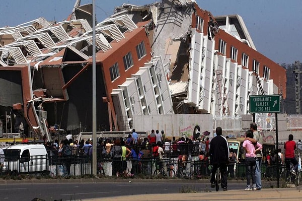 27 Şubat 2010’da meydana gelen 8.8 büyüklüğündeki Maule Depremi, bu başarıyı gözler önüne serdi. Deprem, 3 dakika sürdü ve 6 bin bina etkilendi. Sadece altı bina ağır hasar aldı ve bunlardan dördü yıkılıp yeniden yapıldı.