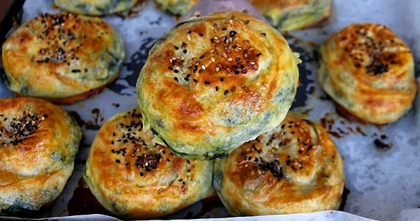 8. Ispanaklı Peynirli Börek ve Elmalı Tarçınlı Pişi