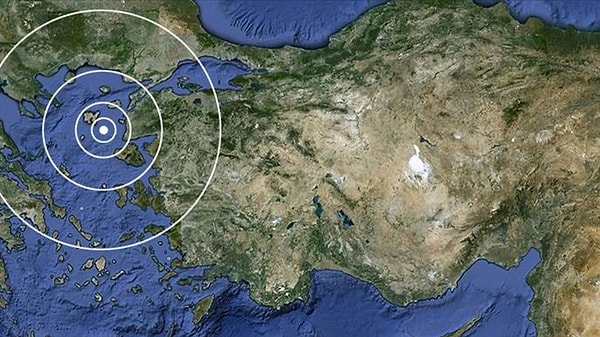 Ege Denizi'nde AFAD'ın "deprem fırtınası" olarak nitelendirdiği büyüklükleri 5'i bulan yüzlerce deprem peş peşe meydana geldi.