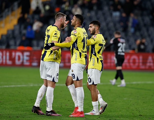 Türkiye Kupası B Grubu'ndaki ikinci maçında Erzurumspor FK'yı konuk eden Fenerbahçe, sahadan 5-0'lık galibiyetle ayrıldı.