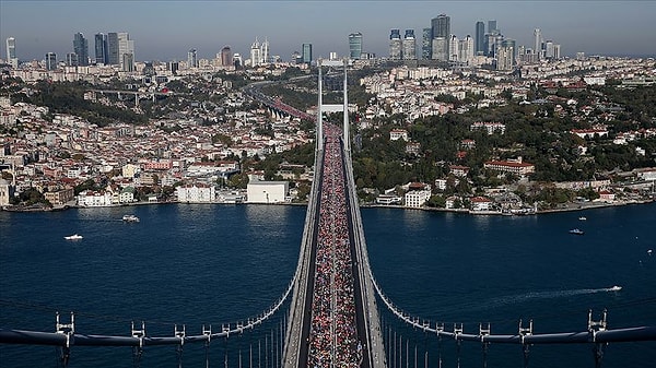 Türkiye nüfusunun yüzde 50,02'sini erkeklerin, yüzde 49,98'ini ise kadınların oluşturduğu görüldü.