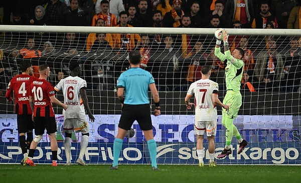 Süper Lig'deki son maçında Gaziantep FK'yı tek golle geçen Galatasaray, Türkiye Kupası'ndaki ikinci maçı için Bolu'ya gitti.