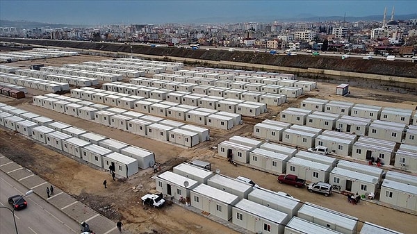 6 Şubat 2023 Kahramanmaraş merkezli depremlerin üzerinden iki yıl geçti. İki yıl geçmesine rağmen bölgede yaşayanlar ve depremin derinden etkilediği vatandaşlar için hayat hâlâ normale dönmedi. Pek çok kişi konteyner kentte yaşamını sürdürüyor.