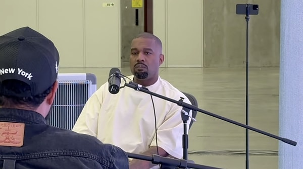 2016 yılında bipolar teşhisi konulan Kanye, aslında otizmli olduğunu söyledi. Justin LaBoy’un The Download adlı podcast’ine katılan West, eşi Bianca Censori’nin yönlendirmesiyle yeni bir teşhis aldığını belirtti.