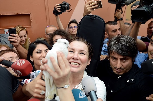 218 gün cezaevinde kaldıktan sonra 2010 yılının kasım ayında tahliye edilmişti.