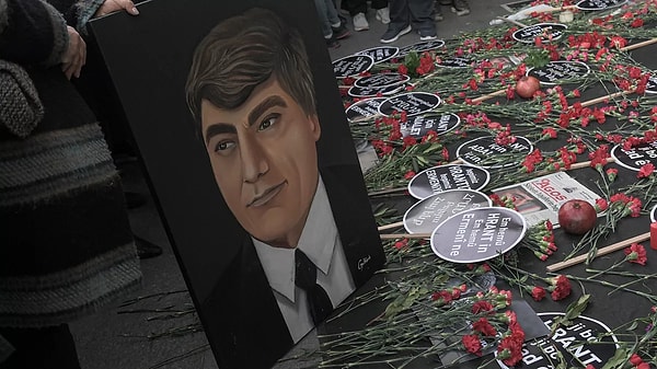 Agos Gazetesi Genel Yayın Yönetmeni Hrant Dink'in öldürülmesine ilişkin kamu görevlilerinin yargılandığı davada, Yargıtay'ın 15 sanık hakkındaki bozma kararının ardından yeniden görülen duruşmada mahkeme kararını açıkladı.