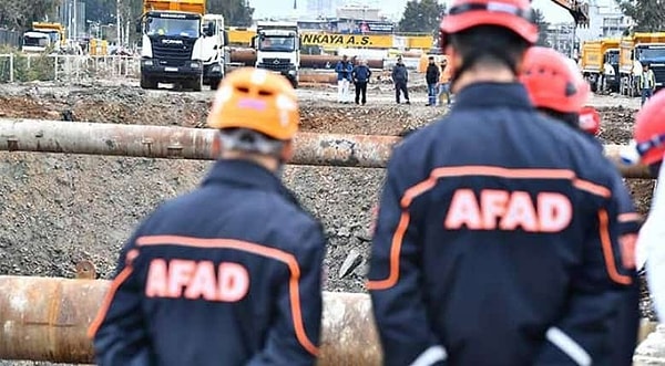 Acil durum halinde vatandaşlara SMS yoluyla hızlı uyarı gönderilmesi için mevcut sistemler hazır hale getirildi.