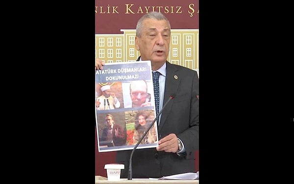 CHP Milletvekili Hasan Öztürkmen, Cumhurbaşkanına hakaret edenler tutuklanırken, Atatürk'e hakaret edenler hakkında neden işlem yapılmadığını sordu. Öztürkmen Meclis'teki konuşmasını, elinde "Atatürk düşmanları dokunulmaz!" yazılı pankartla yaptı.