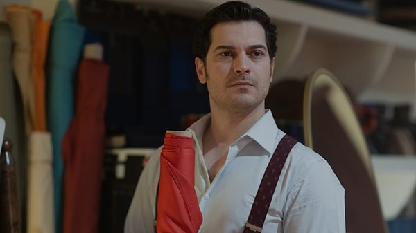 İlk olarak Adını Feriha Koydum dizisindeki 'Emir' karakteriyle kamera karşına geçen Çağatay Ulusoy, Medcezir'de hayat verdiği 'Yaman' karakteriyle gönüllere kocaman bir taht kurmuştu.