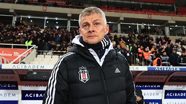 Karşılaşmanın ardından düzenlenen basın toplantısında siyah-beyazlı ekibin teknik direktörü Ole Gunnar Solskjaer'e hiçbir gazeteci soru sormadı.