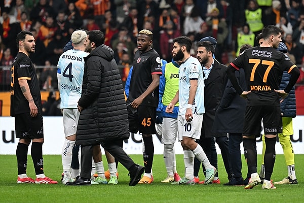 Adana Demirspor Başkan Vekili Metin Korkmaz da kısa bir açıklama yaptı. Korkmaz, "Bizim tepkimiz Galatasaray'a değil, MHK'ye." diyerek tepkilerinin sebebini açıkladı.