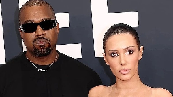 'Heartless' ve 'CARNIVAL' ve daha pek çok şarkısıyla geniş kitlelerce sevilen Kanye West, son günlerde yaptıklarıyla ve söylemleriyle tepkileri üzerine çekmeyi başardı. En son eşi Bianca Censori'nin Grammy'deki çıplak kostümü ve ardından yaptığı 'hakimiyet' açıklamalarıyla gündeme gelmişti.   X'te hız kesmeden paylaşımlar yapmaya devam eden West, eleştirilerin odağı oldu. Yetişkin içerikler hakkında yazdıkları kısa sürede büyük tepki çekti.