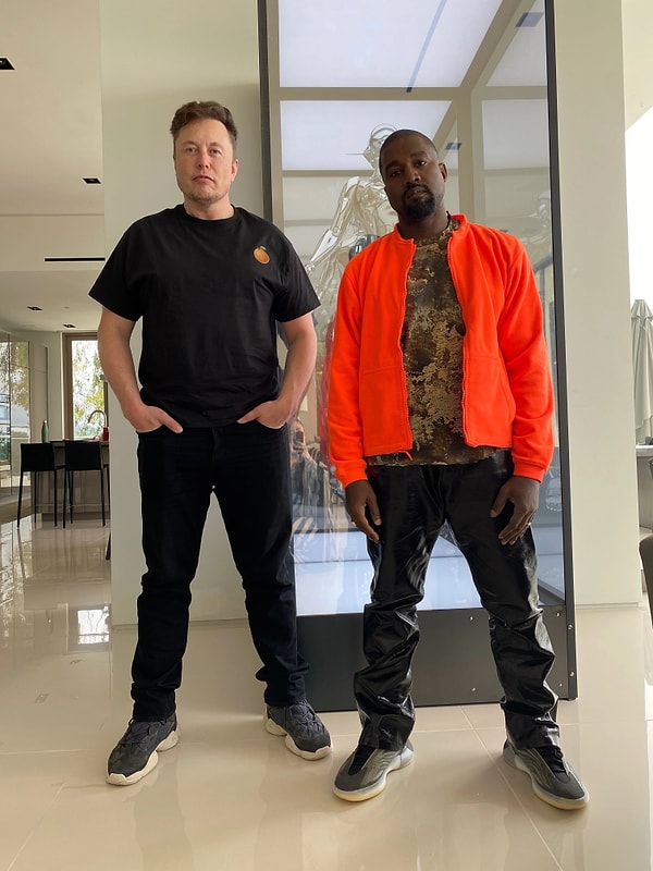 Kısa bir süre sonra Elon Musk, normalde gayet samimi olduğu Kanye West'i takipten çıkardı.