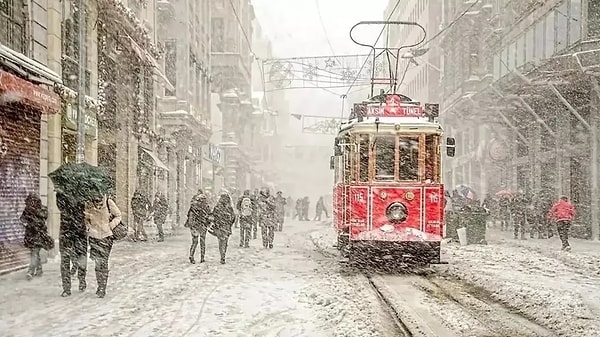 Birçok ilde kar yağışı etkili olurken İstanbul'la ilgili bir uyarı da AKOM'dan geldi.