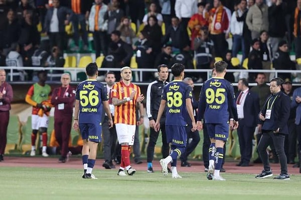 İlk dakikada gol yiyen Fenerbahçe U19 sahadan çekildi. Maçın ardından topun taca atılacağını bekledikleri iddia edildi ancak Galatasaray 1-0 ve hükmen kupayı kazandı.