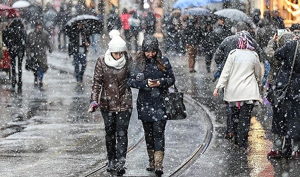 Meteoroloji Genel Müdürlüğü, İstanbul’daki kar yağışı için yeni bir uyarıda bulundu.