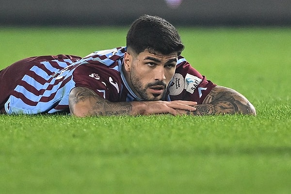 Transfer gerçekleşmeden önce Trabzonspor, 24 yaşındaki oyuncusunun sözleşmesini feshettiğini açıkladı.