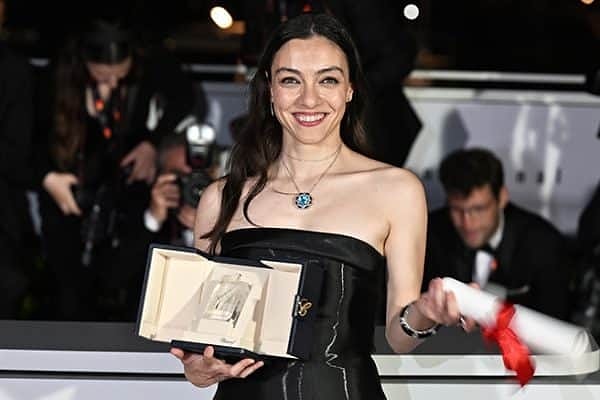 Merve Dizdar’ın Rol Aldığı Dizi ve Filmler