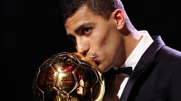 Dünyada yılın en iyi futbolcusuna verilen  Ballon d'Or, 2024'te Manchester City'nin orta sahası Rodri'ye gitmişti.