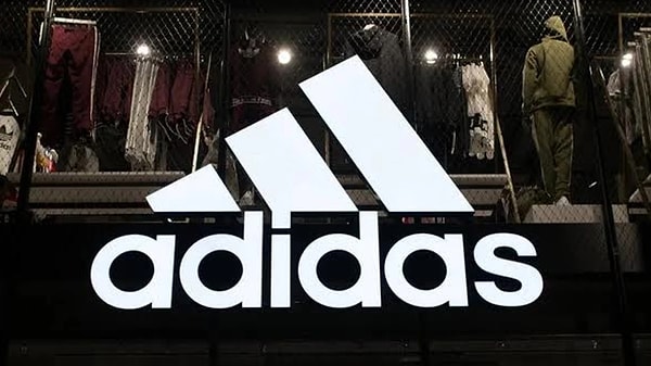 Adidas'ın Türkiye’de de satılan ‘Samba OG’ model ayakkabılarda, ürün bileşiminde domuz derisi kullanıldığı tespit edildi.