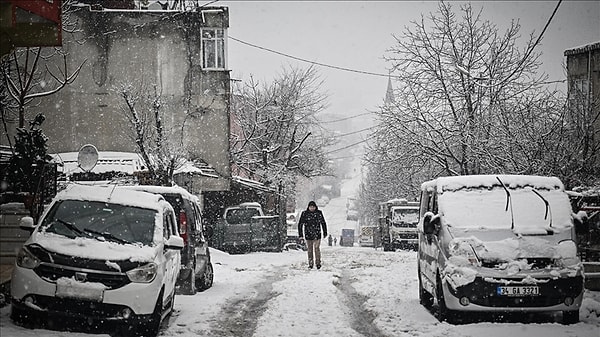 Bazı bölgelerde kar yağışı, bazı bölgelerde ise karla karışık yağış etkili oldu.