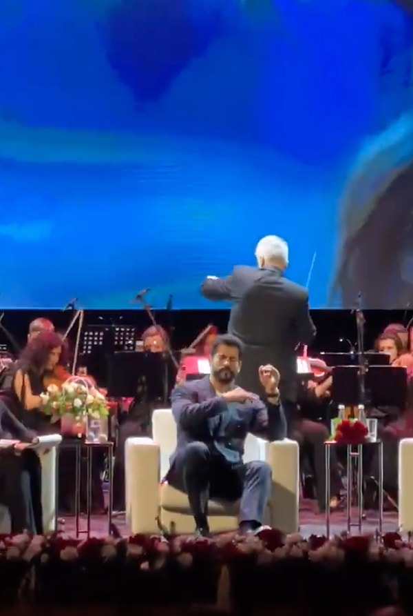 Kremlin Devlet Sarayı’nda düzenlenen “Türk Dizileri Müziği” konserinde Toygar Işıklı'ya ait parça orkestra tarafından çalındı. Etkinliğe katılan Burak Özçivit Kara Sevda'nın jenerik müziğiyle kendinden geçti.